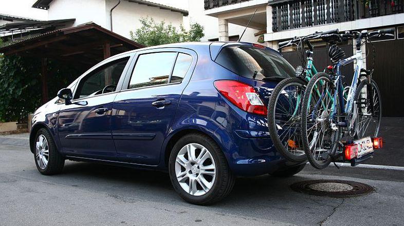 Posebnost testnika je priročen sistem flex fix, na katerega lahko v kratkem času