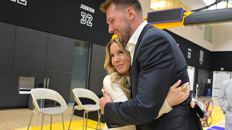 Jeanie Buss in Luka Dončić