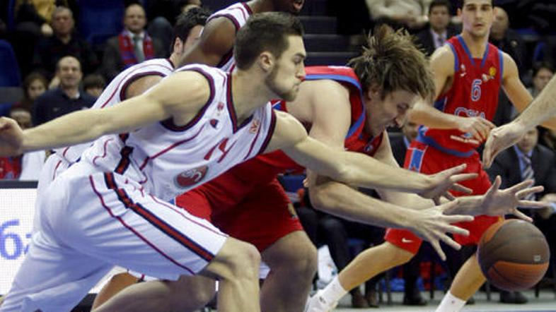 Matjaž Smodiš in Erazem Lorbek sta prispevala 18 točk k visoki zmagi CSKA-ja v T