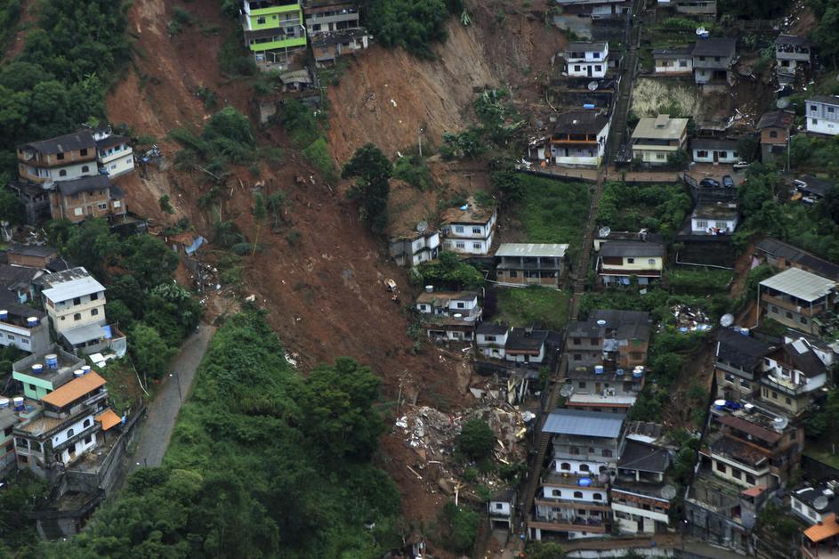 Poplave in spremljajoči plazovi so največja naravna katastrofa v 190-milijonski 