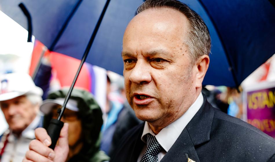 Mladina: Družino Grims prikazali kot družino Goebbels, revijo čaka odškodnina