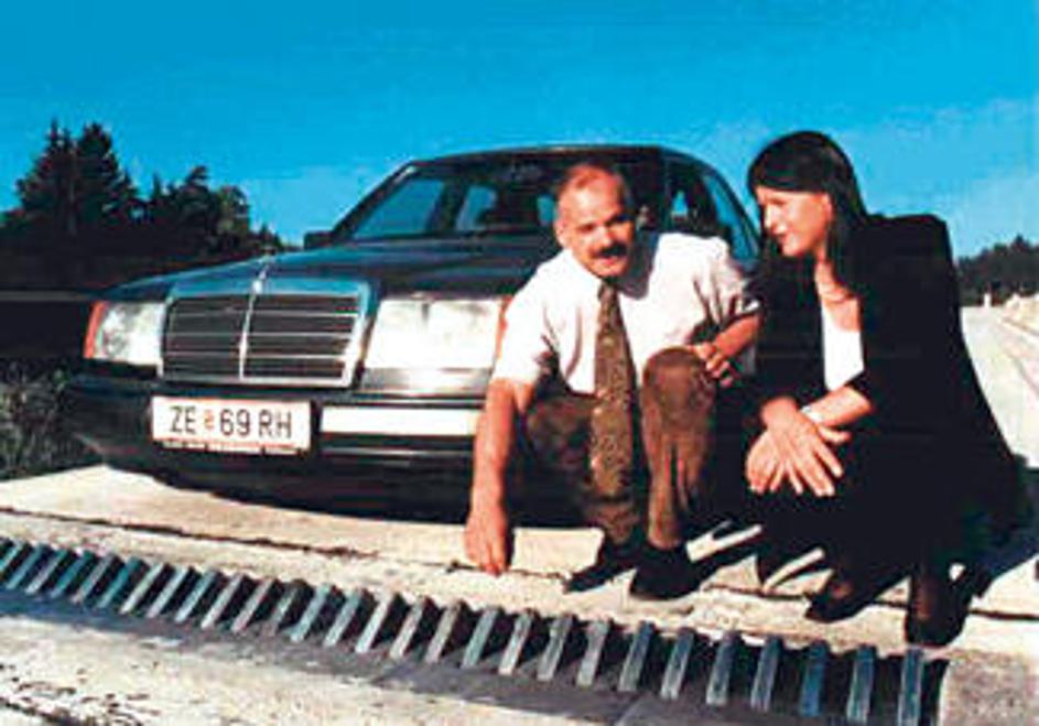 Tri tisoč evrov povprečno stane jeklena prepreka (ježek) za preprečitev vožnje v