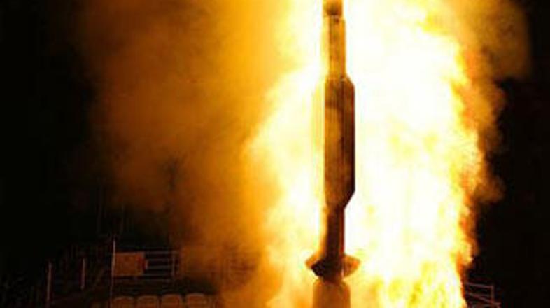 Satelit namerava ameriška vojska sestreliti z raketo.