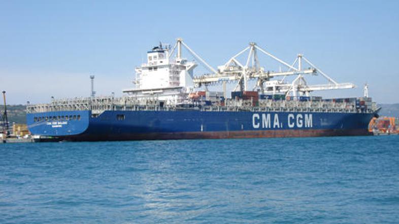 Balzac mirno počiva v koprskem pristanišču.