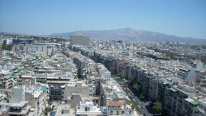 Takšen je pogled na grško prestolnico iz 19. nadstropja.