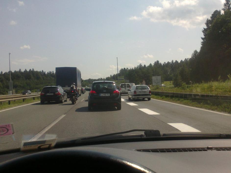 Zgoščen promet na zahodni ljubljanski obvoznici.