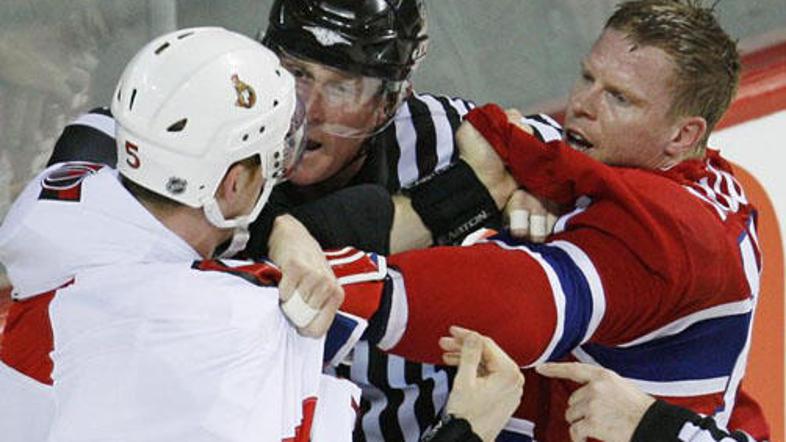 Na tekmi med Montrealom in Ottawo je bilo veliko vroče krvi.