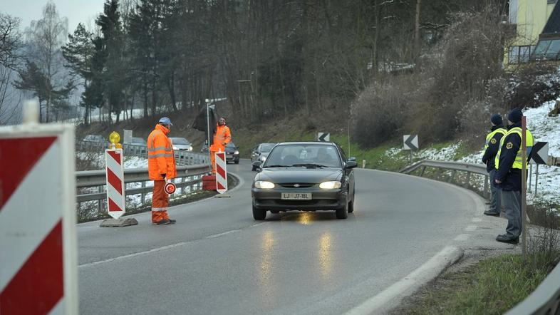 Delna zapora mosta, Medno