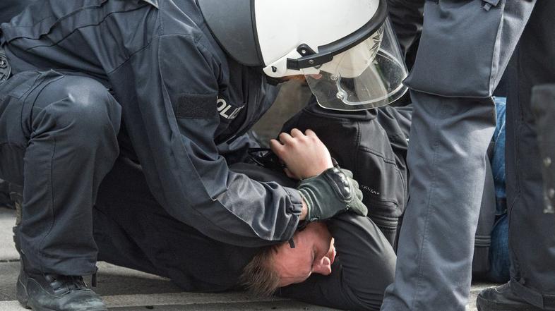 Darmstadt Eintracht Frankfurt navijači policija aretacije