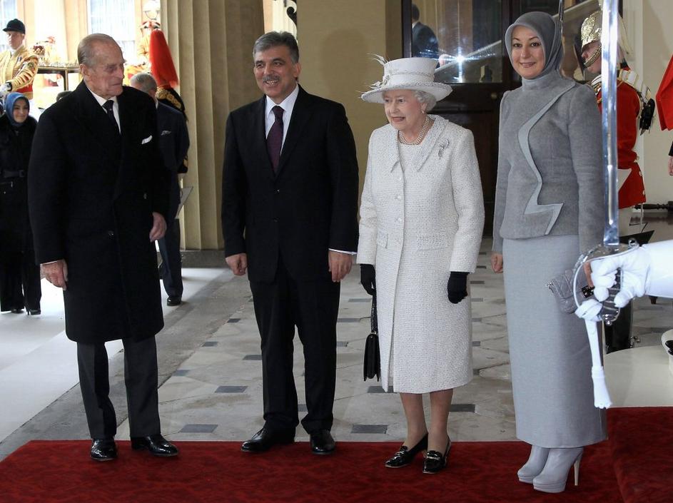 Hayrunnisa Gul, Elizabeta ll