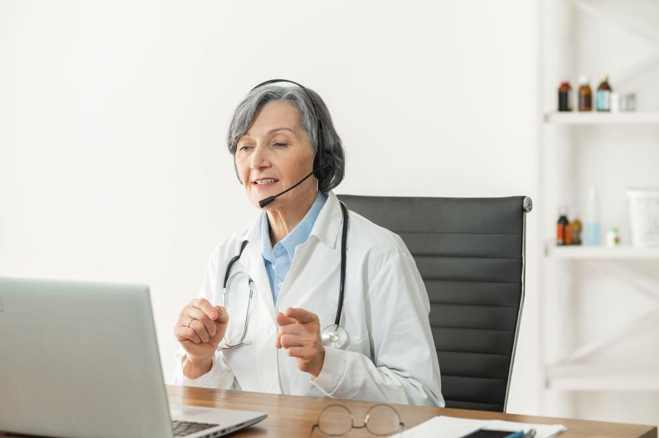 Zdravnik, pregled, pogovor | Avtor: Profimedia