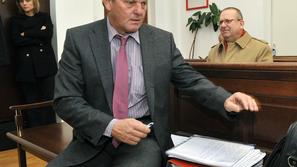 Obdolženi Boris Klančnik je včeraj senatu pojasnjeval podrobnosti o podeljevanju