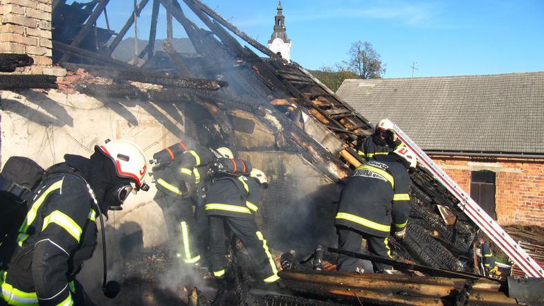 Požar hiše v Trati