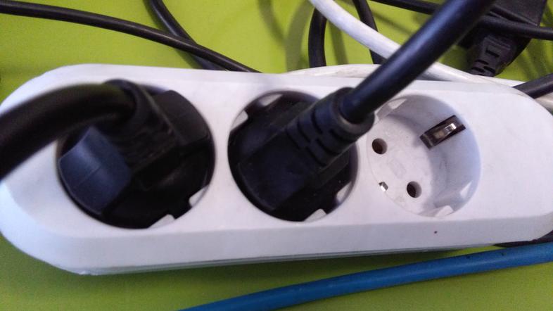 Električna vtičnica, razdelilec