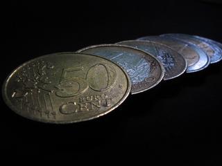 Denar, euro, bankovci, kovanci