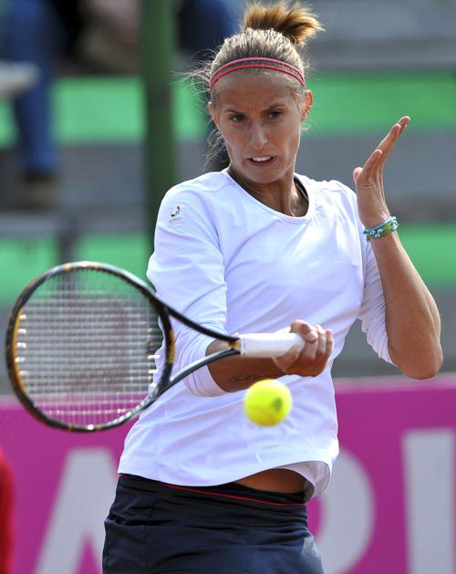 Polona Hercog se bo v nadaljevanju pomerila z zmagovalko dvoboja med Čehinjo Ive