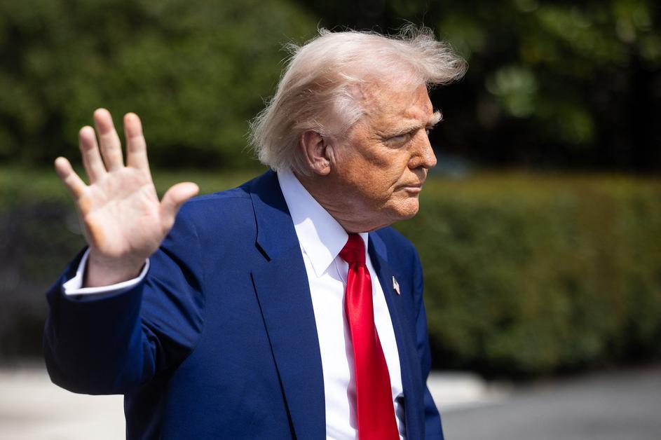 Donald Trump "talk to the hand"