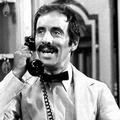 Andrew Sachs ni maščevalen, zato proti radijcema ne bo ukrepal.