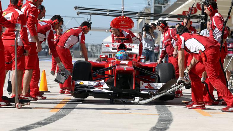 fernando alonso ferrari boks 