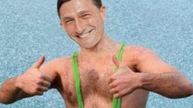 Na spletni strani borat-pahor.tk se lepi premier smehlja v zapeljivih enodelnih 