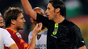 Francesco Totti se je minuli vikend verbalno spravil nad sodnika. (Foto: Reuters