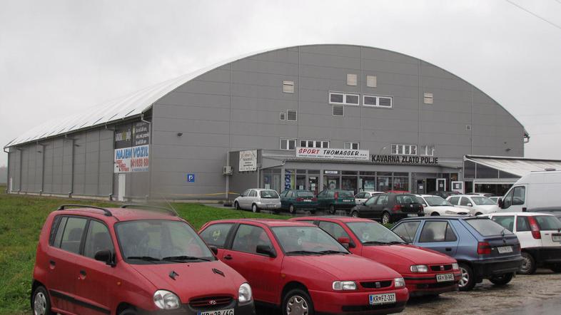 Dvorano lahko pred rušenjem reši le novo gradbeno dovoljenje, še pred tem pa spr