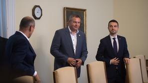 Janez Janša, Dejan Židan in Matej Tonin na sestaneku predsednikov strank