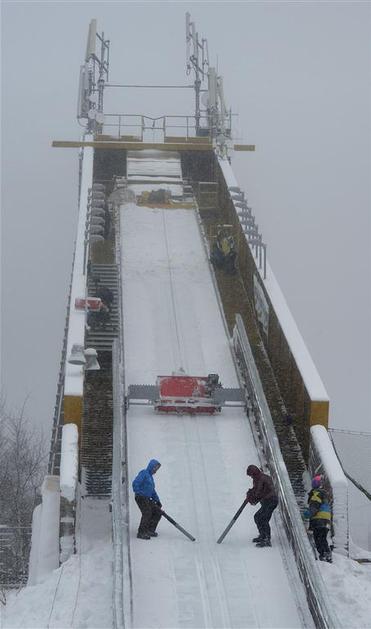 delavci megla čiščenje Harrachov poleti poskusna serija smučarski skoki