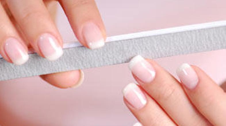 Lepi nohti so tudi zdravi. Ne pozabite jih zaščititi pred UV-žarki.