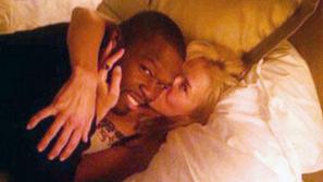 Chelsea in 50 Cent sta na Twitterju ves čas objavljala svoje žgečkljive fotograf
