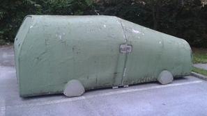 Garaža na parkirišču