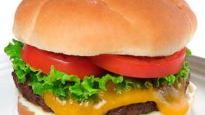 Za izdelavo enega hamburgerja je treba porabiti 2.400 litrov vode, za skodelico 