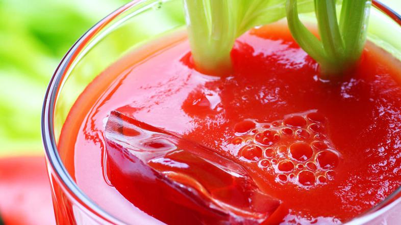 Napitek lahko ljubitelji slanine kupijo tudi preko spleta. (Slika je simbolna, f