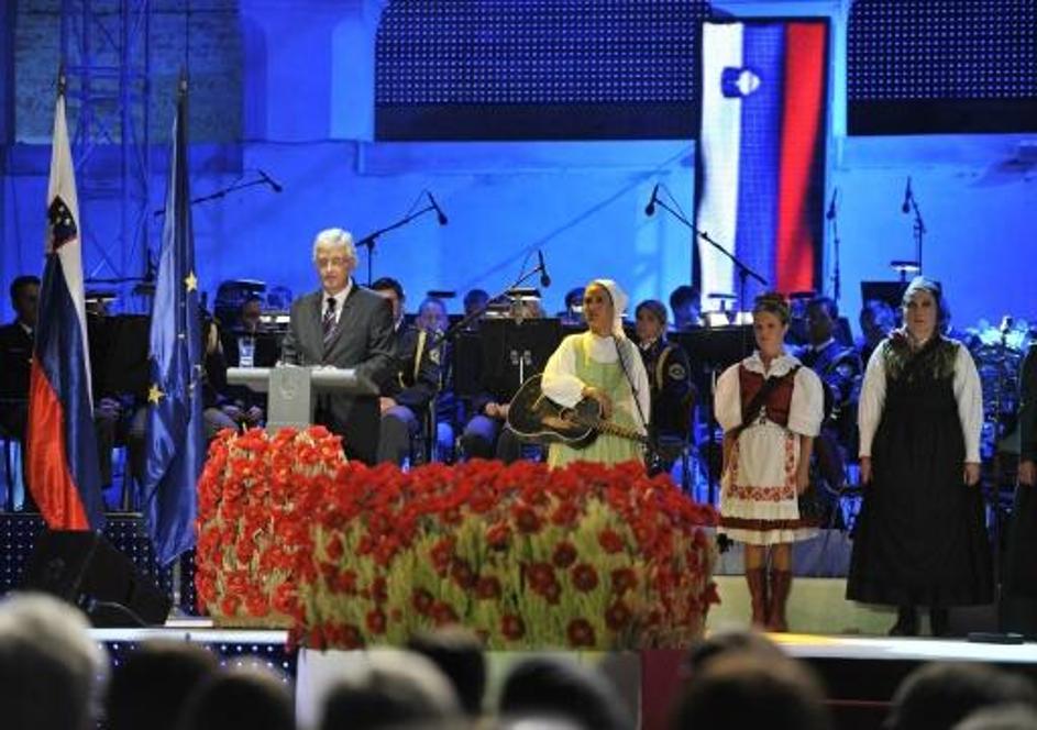 Slavnostni govornik na slovesnosti je bil predsednik DZ Pavel Gantar.