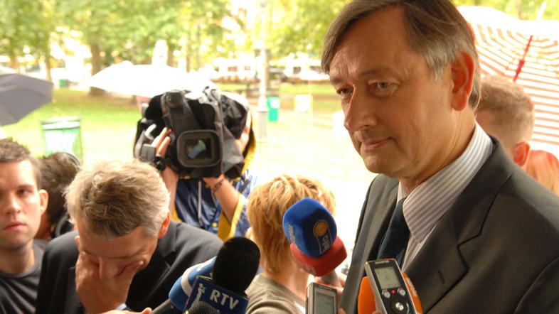 Türk bi se uvrstil v drugi krog, zbral pa bi le nekaj odstotkov manj kot Peterle