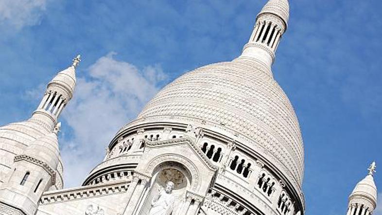K baziliki Sacré-Cœur vsak dan roma na tisoče turistov.