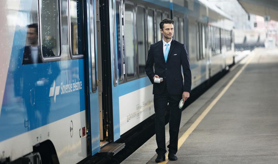 Nova pravila na vlakih: Sprevodniki bodo vozovnice preverjali pred vožnjo