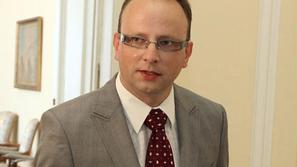 Žerjav meni, da bi Pahor z umikom zakonika prihranil tudi nepotrebne stroške za 