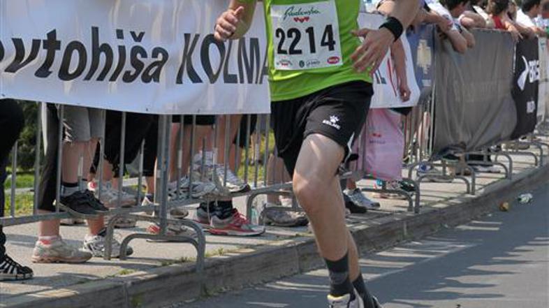 Če želite visokoresolucijsko fotografijo, nam pošljite elektronsko sporočilo na 