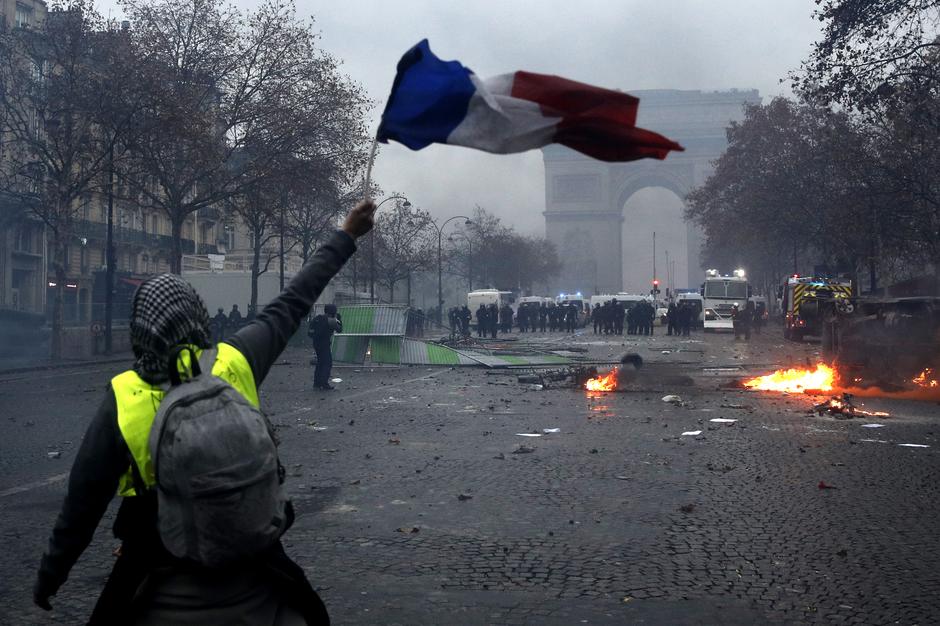 Protesti v Parizu proti dvigu cen goriva | Avtor: Epa