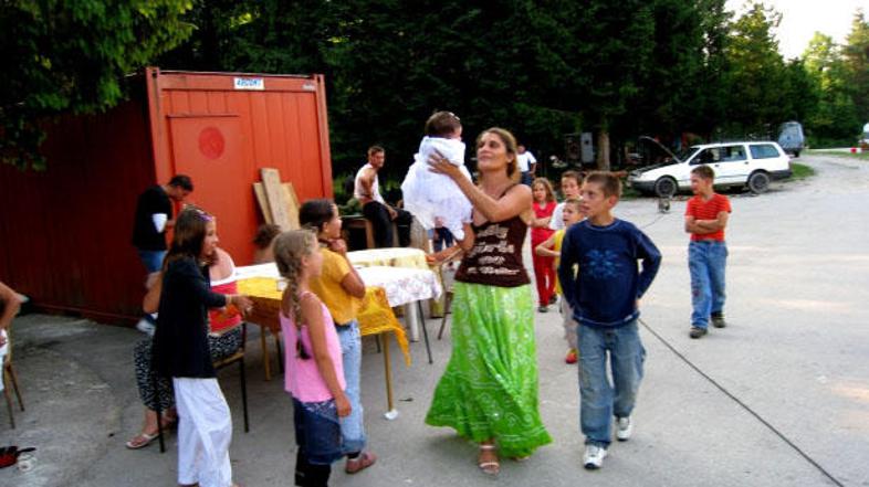 Pri Strojanovih so policisti iskali prepovedane droge.