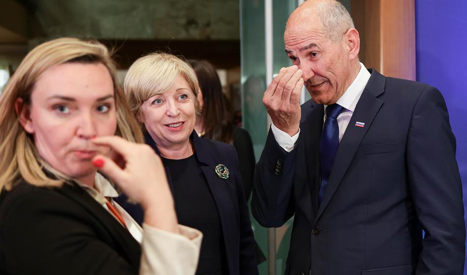 Afera v kabinetu: očitki o dezinformacijah in umazanih kampanjah SDS