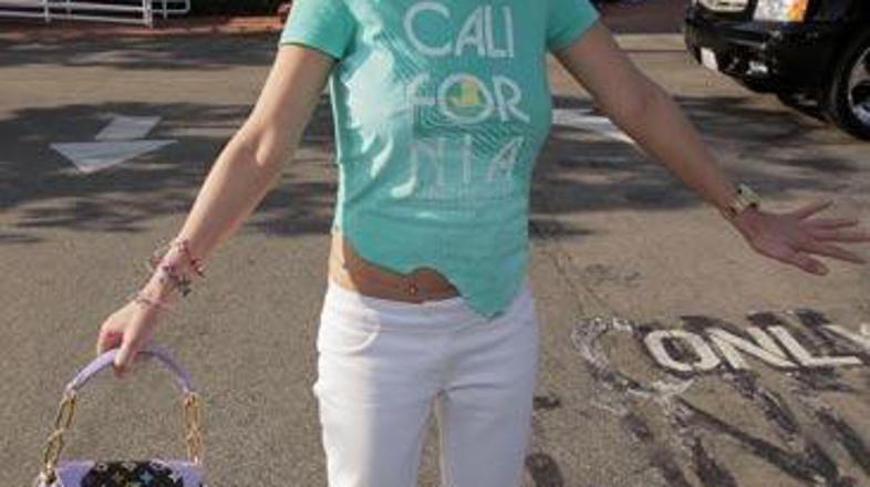 Tara še ne ve, da scenaristi spet delajo.