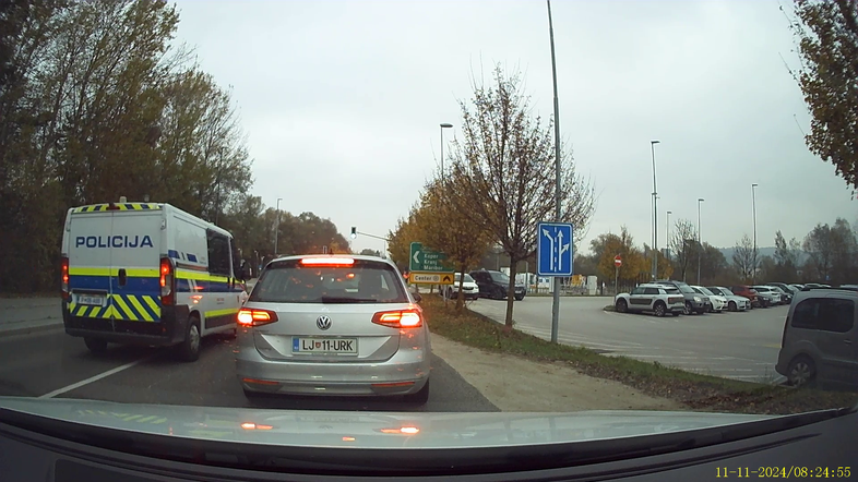 policija policijsko vozilo Vič bralka Ljubljana