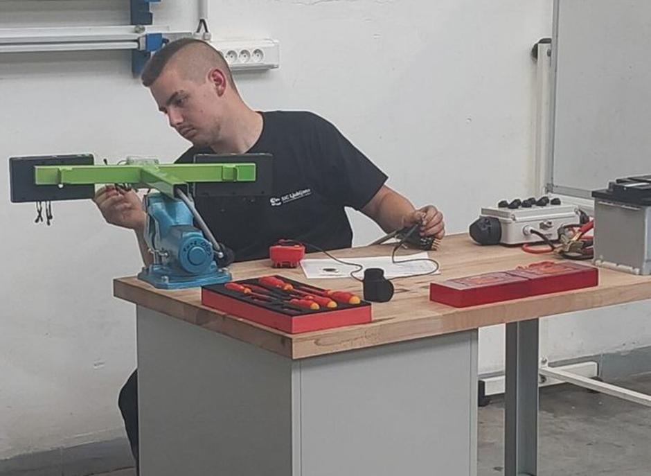 Tekmovanje Car Mechanic Junior 2023 | Avtor: SIC (Strokovno izobraževalni center Ljubljana)