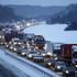 Najhujša zgodnja zima v zadnjih dvajsetih letih je ohromila cestni promet in pre