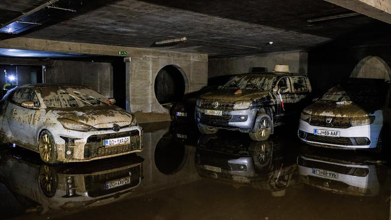 Poplavljen avto poplave