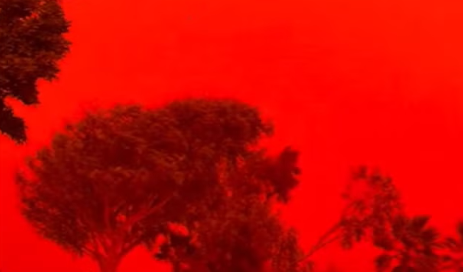 Apokaliptični prizor: Nebo se je obarvalo krvavo rdeče