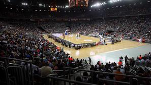 V zagrebški Areni je bilo zelo vroče tudi na tribunah. (Foto: Nik Rovan)