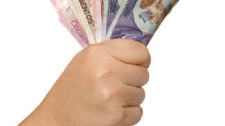 Oblasti domnevajo, da gre pri podarjenih milijonih za denar od preprodaje mamil.